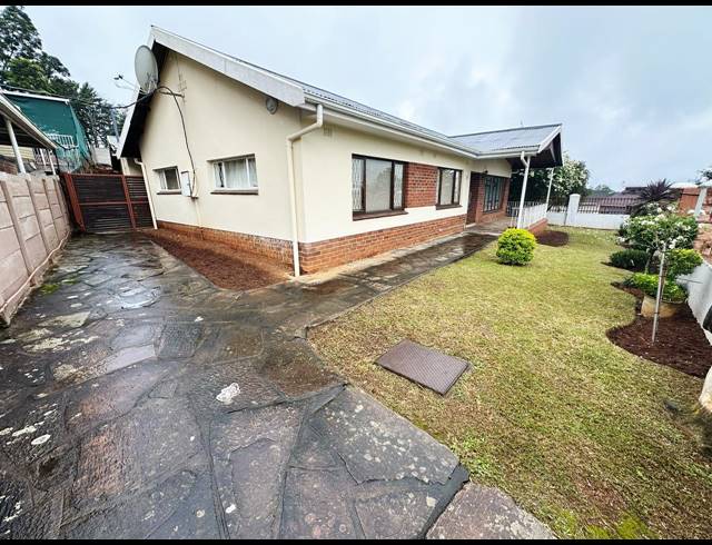 3 BEDROOM FREESTANDING FOR SALE IN WOODLANDS